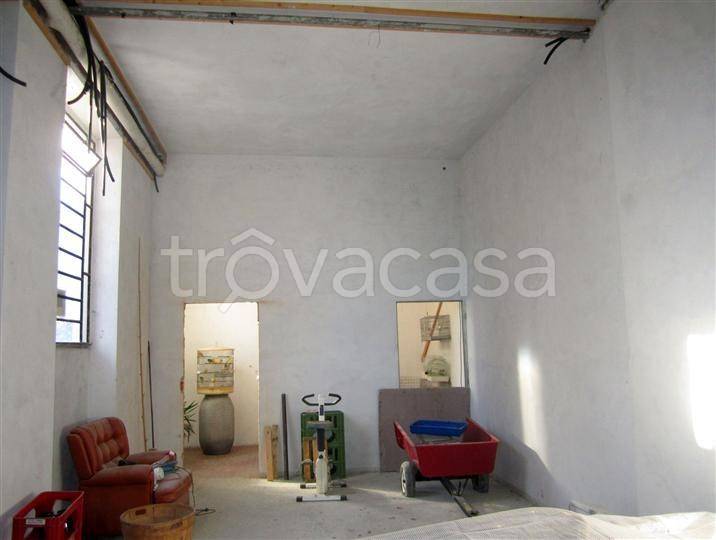 locale commerciale in vendita a Cossato