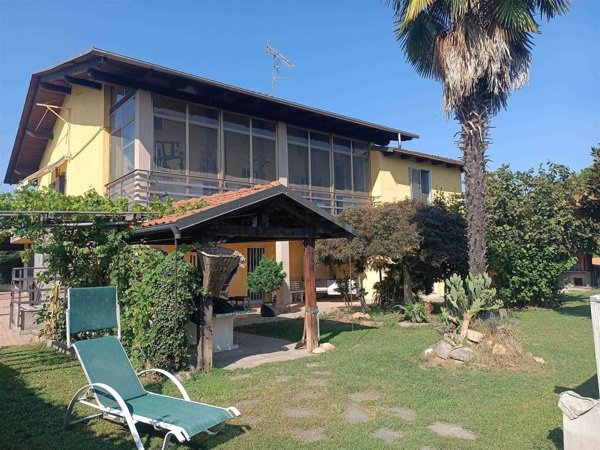casa indipendente in vendita a Cossato in zona Spolina