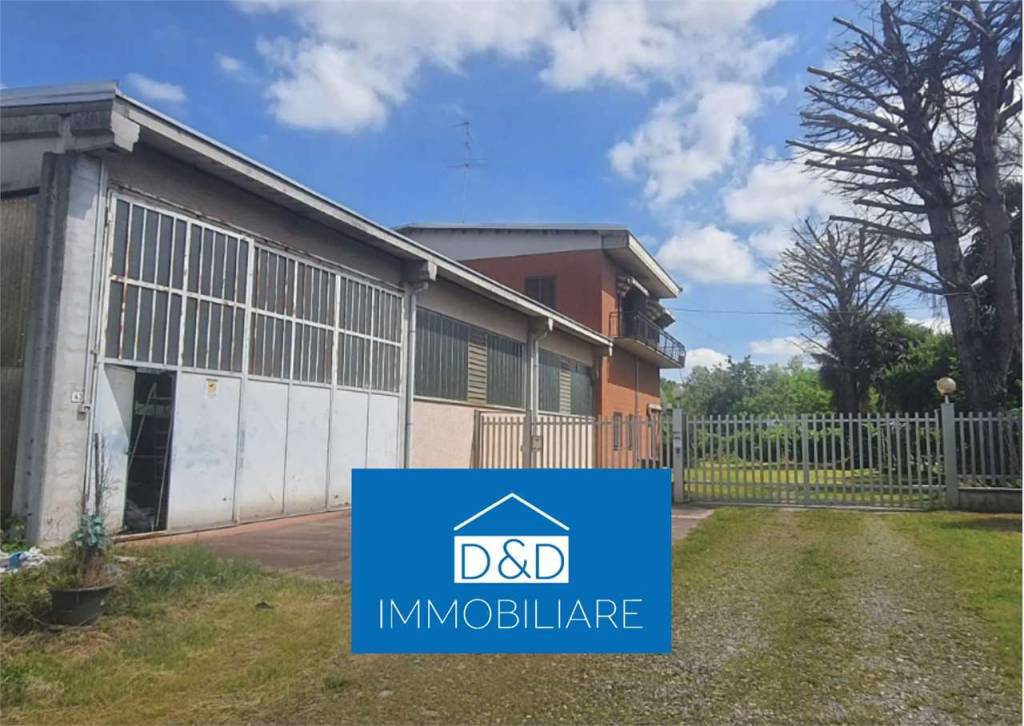 negozio in vendita a Cossato