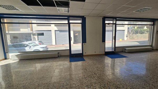 negozio in vendita a Cossato