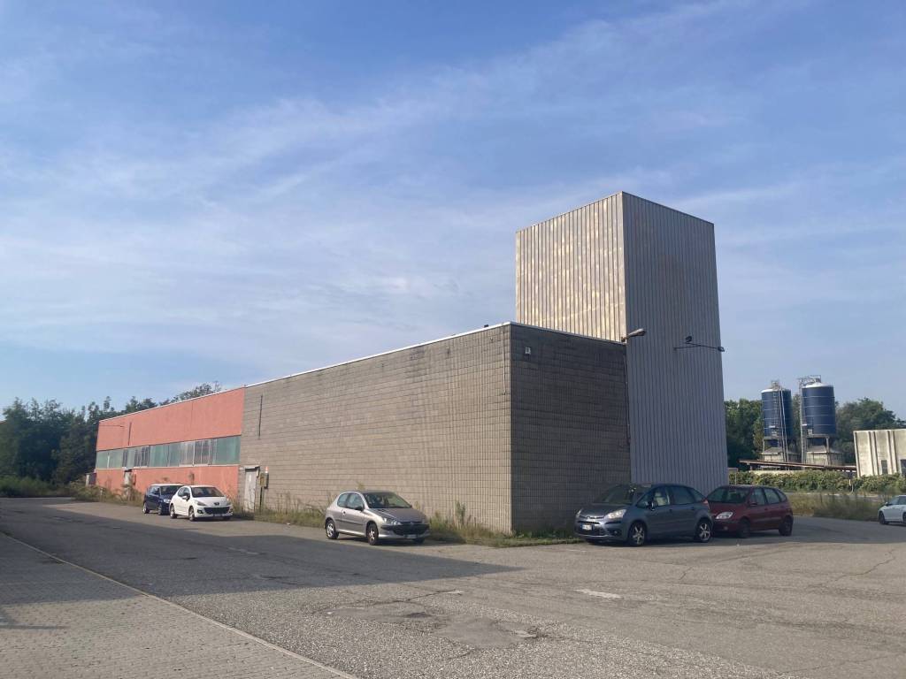 negozio in vendita a Cossato