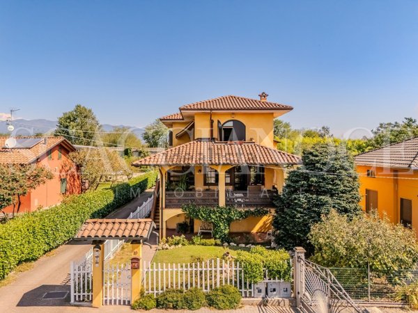 casa indipendente in vendita a Cossato in zona Spolina