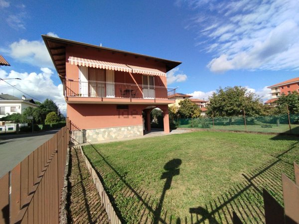 casa semindipendente in vendita a Cossato in zona Parlamento