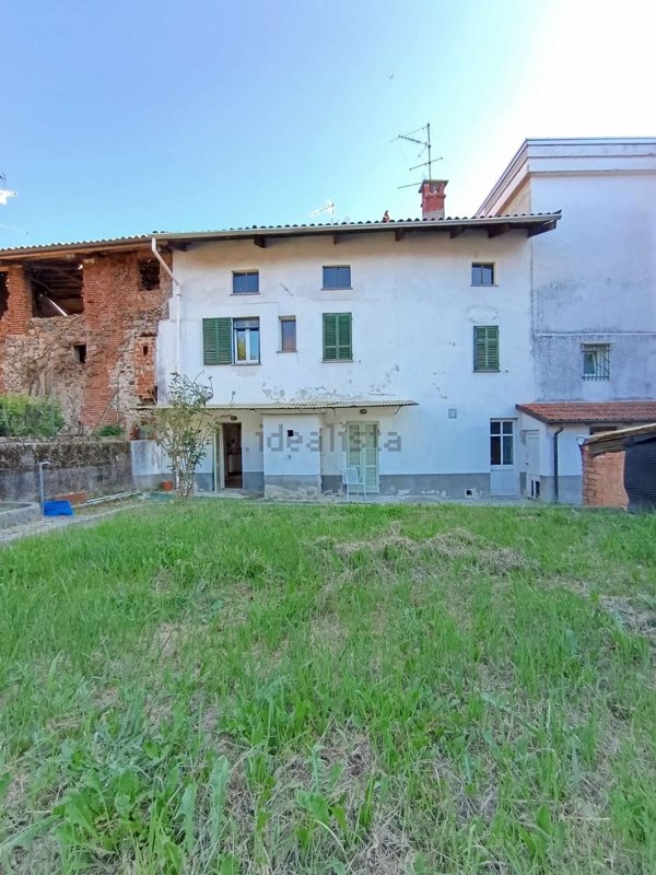 casa indipendente in vendita a Cossato in zona Monteferrario