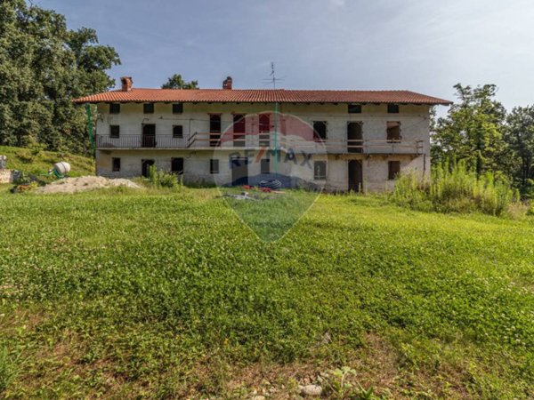 casa indipendente in vendita a Cossato in zona Castellengo