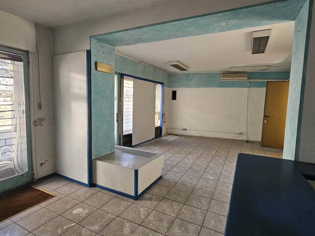 negozio in vendita a Cossato