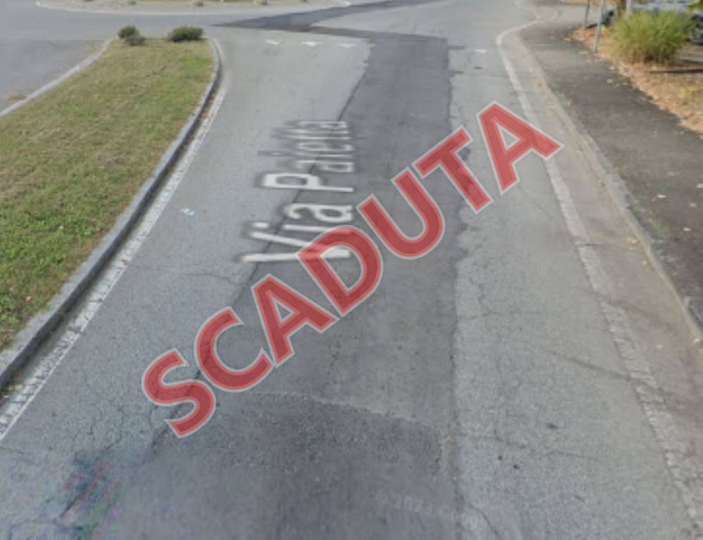 locale commerciale in vendita a Cossato