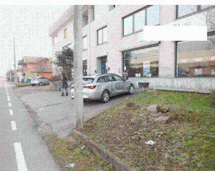 negozio in vendita a Cossato