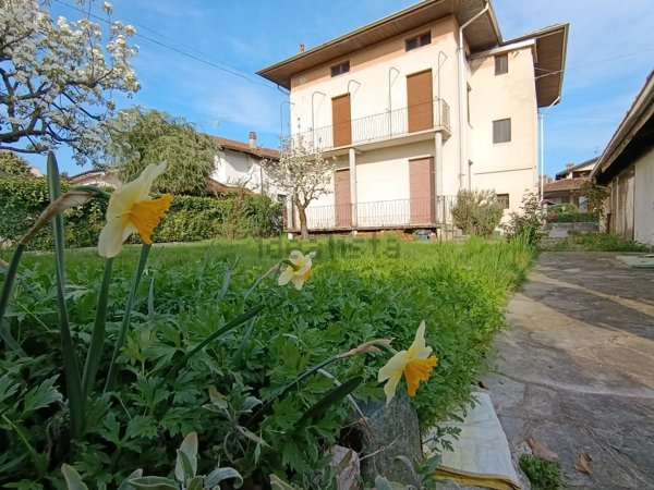 casa indipendente in vendita a Cossato in zona Parlamento