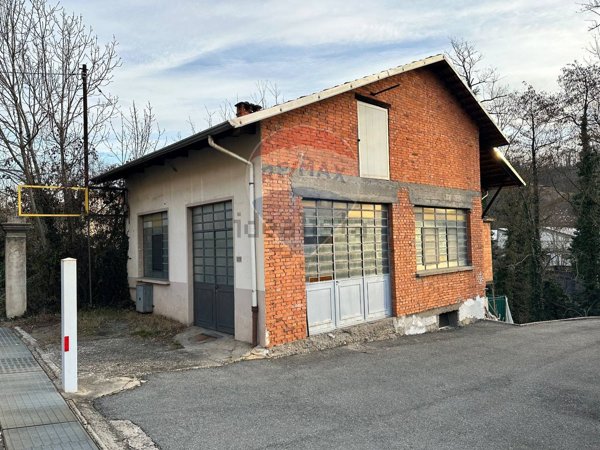 locale di sgombero in vendita a Cossato