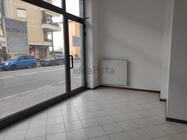 negozio in vendita a Cossato