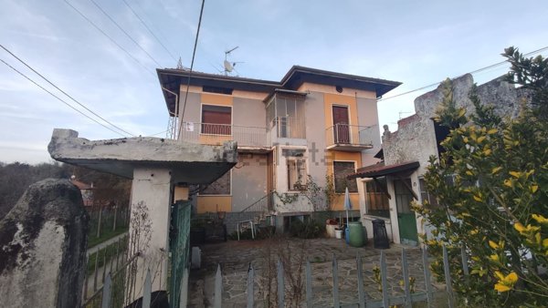 casa indipendente in vendita a Cossato in zona Parlamento