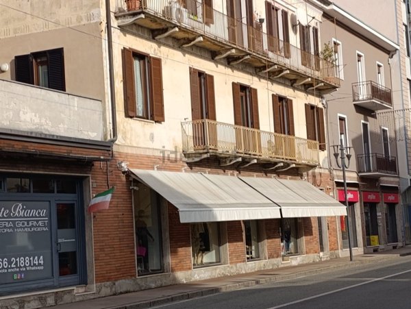 locale commerciale in vendita a Cossato