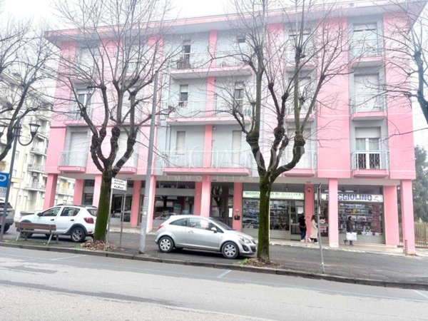 negozio in vendita a Cossato