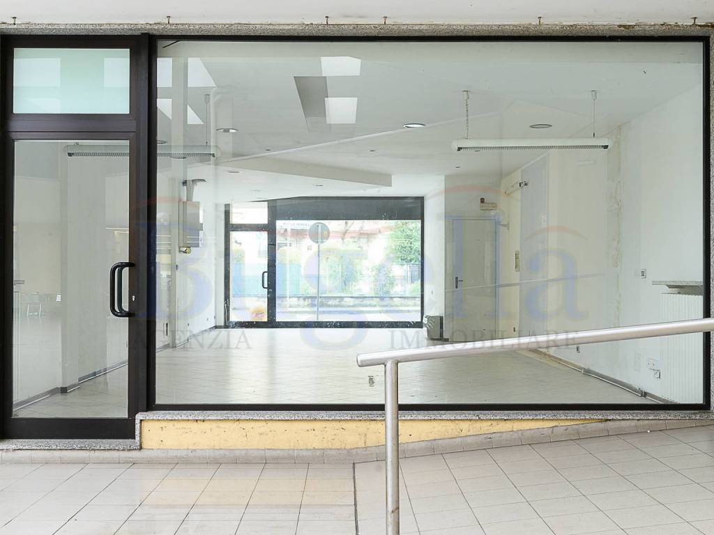 negozio in vendita a Cossato