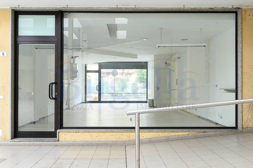 negozio in vendita a Cossato