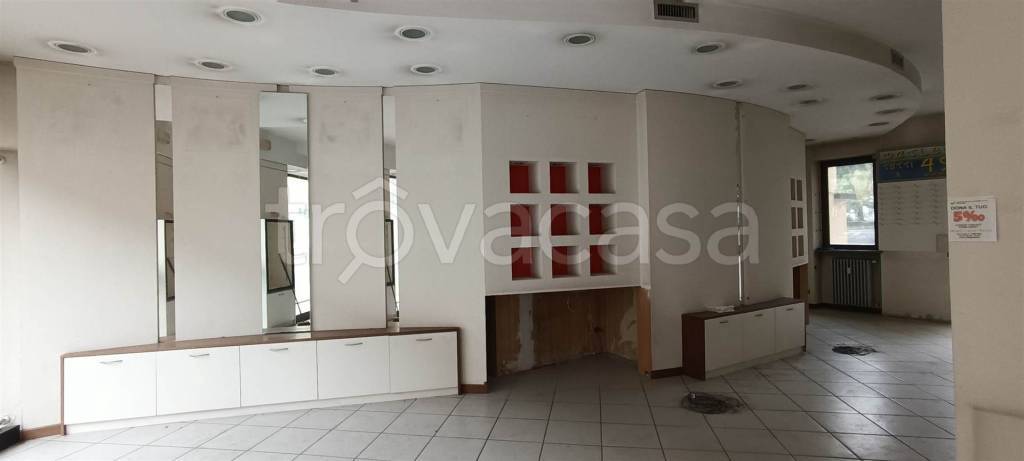 negozio in vendita a Cossato