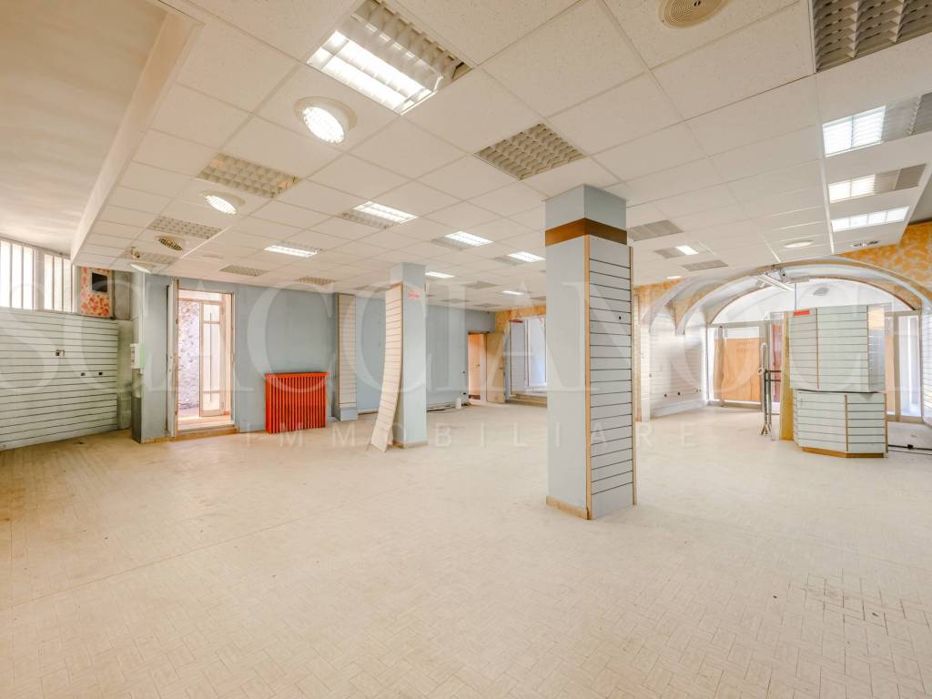 negozio in vendita a Cossato