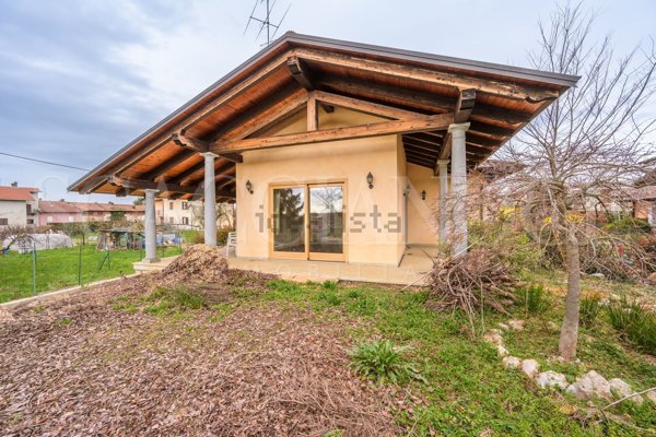 casa indipendente in vendita a Cossato in zona Parlamento