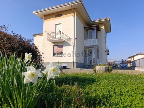 casa indipendente in vendita a Cossato in zona Spolina
