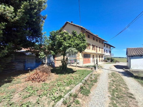 casa indipendente in vendita a Cossato in zona Castellengo