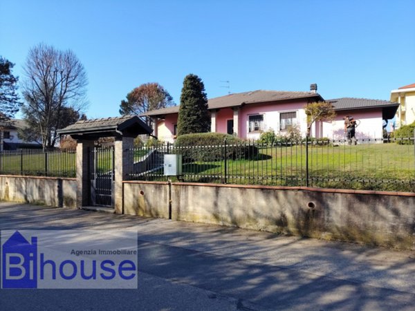 casa indipendente in vendita a Cossato in zona Spolina