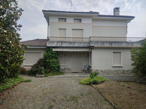 casa indipendente in vendita a Cossato in zona Lavino