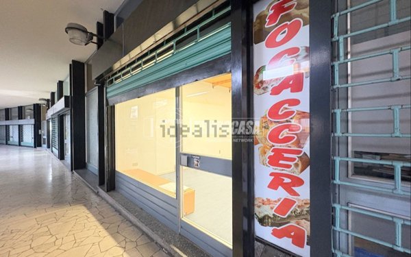locale commerciale in vendita a Cossato