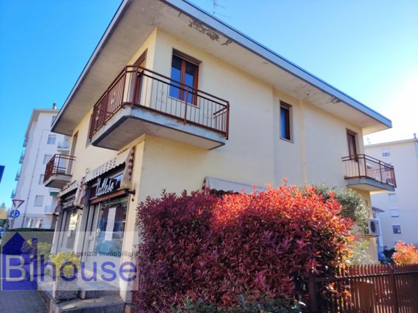 casa indipendente in vendita a Cossato in zona Monteferrario