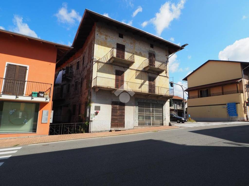negozio in vendita a Cossato in zona Monteferrario