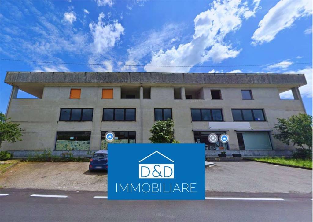 locale commerciale in vendita a Cossato