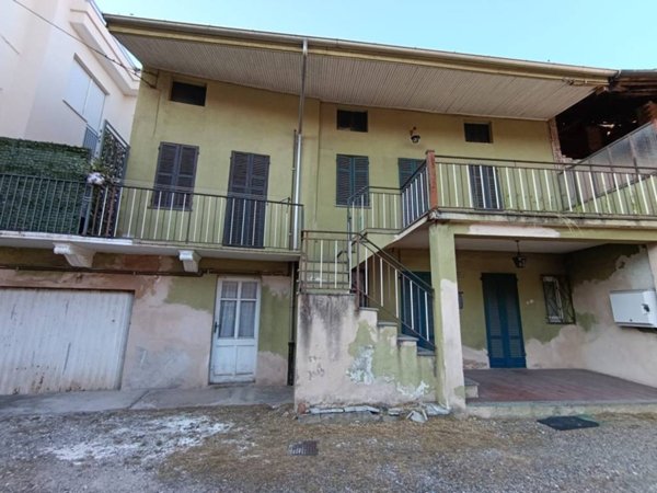 casa indipendente in vendita a Cossato in zona Monteferrario