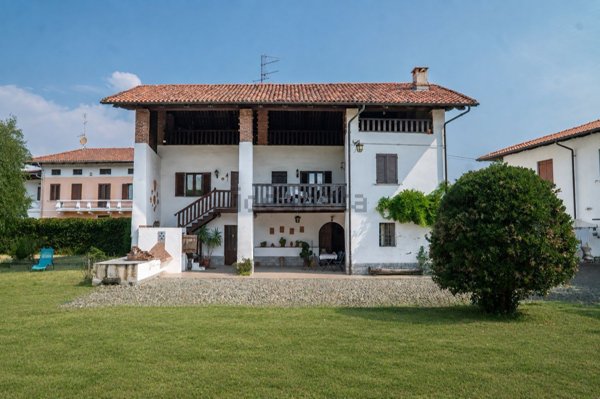 casa indipendente in vendita a Cossato in zona Monteferrario