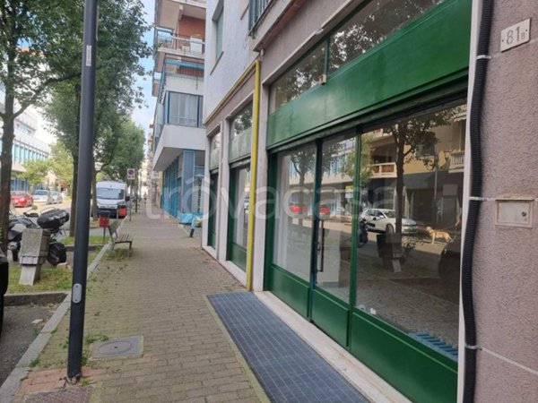 negozio in vendita a Cossato in zona Monteferrario