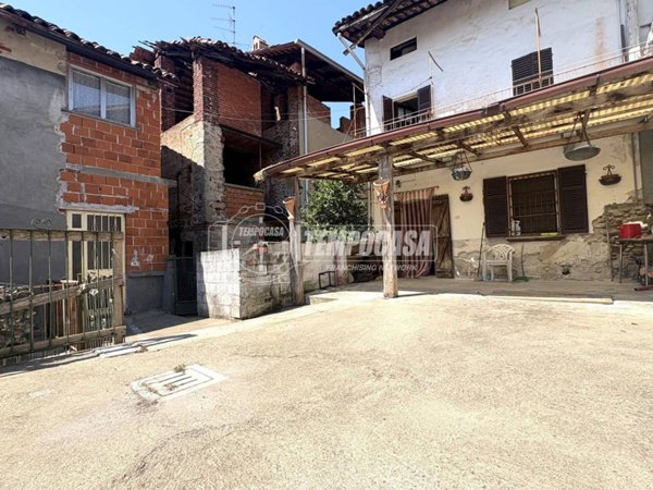 casa indipendente in vendita a Cossato in zona Lavino