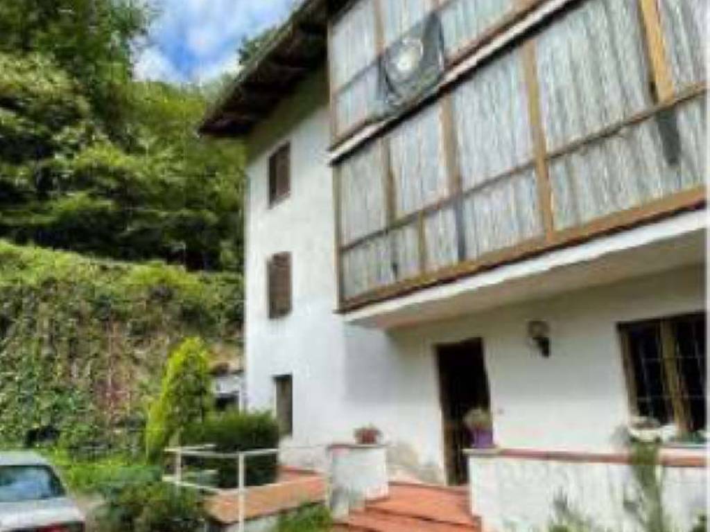 casa indipendente in vendita a Cossato in zona Ronco