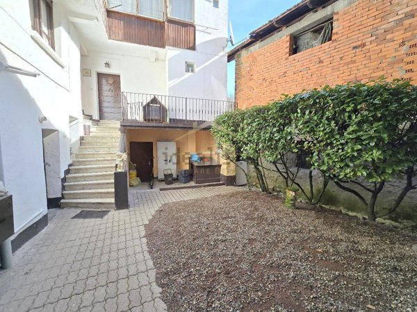 casa semindipendente in vendita a Crevacuore in zona Azoglio