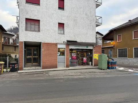 locale commerciale in vendita a Crevacuore in zona Azoglio