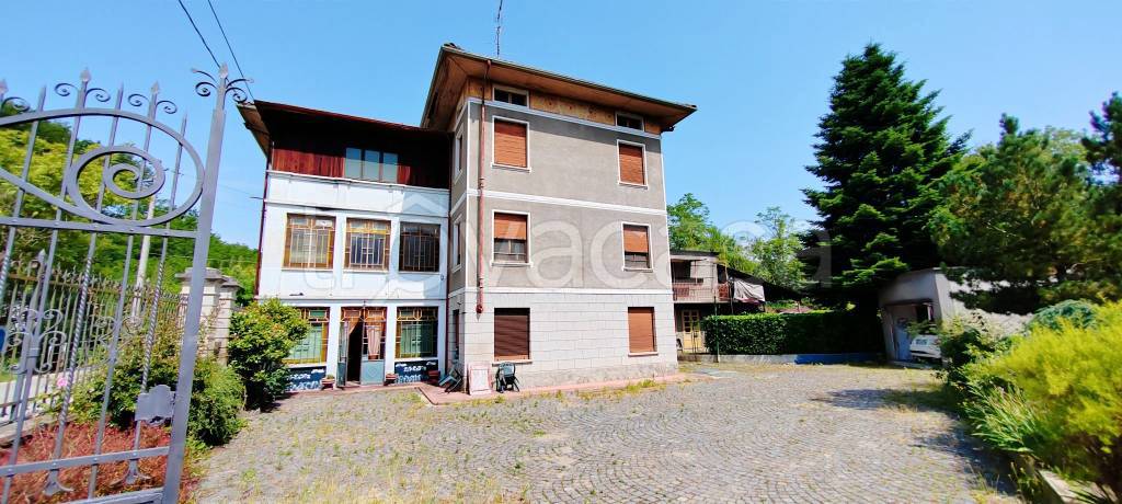 casa indipendente in vendita a Curino