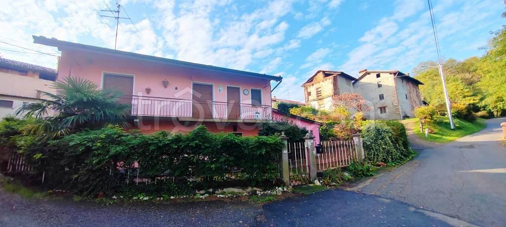 casa indipendente in vendita a Curino