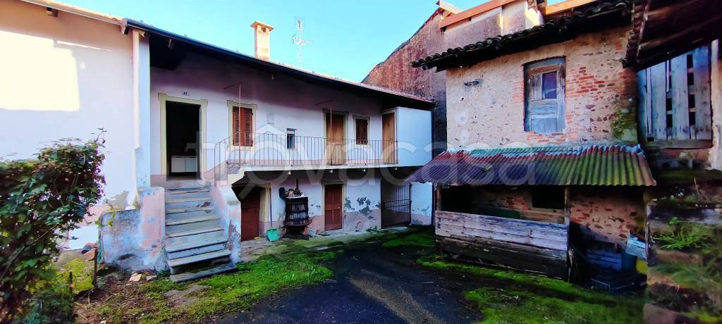 casa indipendente in vendita a Curino