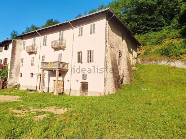 casa indipendente in vendita a Curino