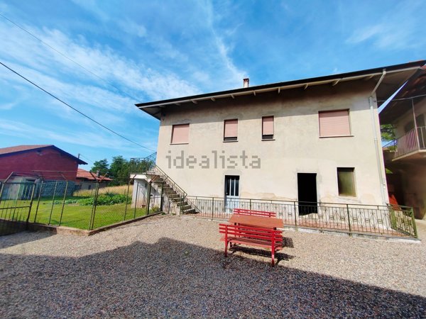 casa indipendente in vendita a Curino