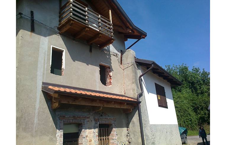 casa indipendente in vendita a Curino