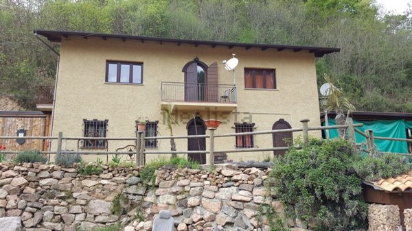 pentavano in vendita a Curino