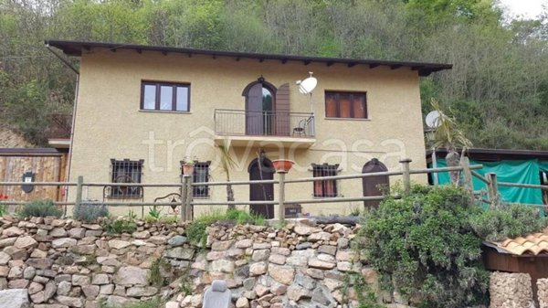 casa indipendente in vendita a Curino