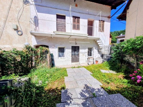 casa indipendente in vendita a Curino