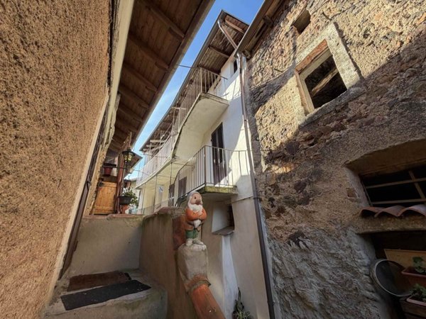 casa indipendente in vendita a Curino