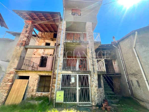 casa indipendente in vendita a Curino
