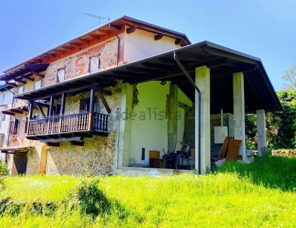 casa semindipendente in vendita a Curino
